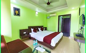 Hotel Deep Ganga Stay Near Sea Beach - Lift & Parking Facility - Fully Air Conditioning Luxuary Rooms - Top Rated Hotel In Puri
